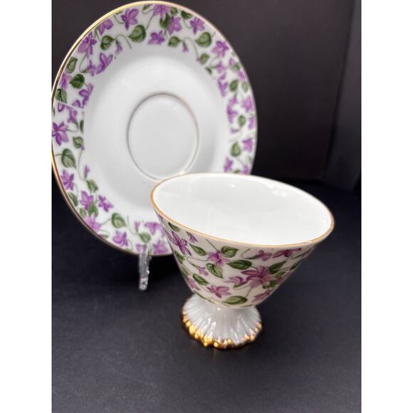 Vintage Footed Teacup and Saucer Chintz, Violet Floral w/Gold Made in Japan - Picture 12 of 16